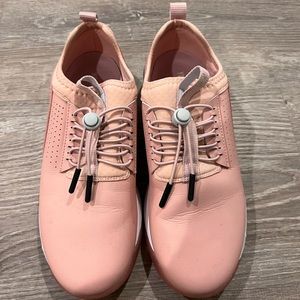 Clove nursing shoes brand new!